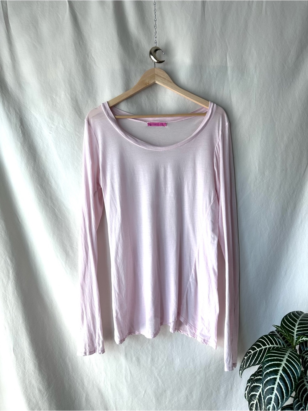 Velvet by Graham & Spencer Light Pink Long Sleeve Scoop Neck Tee